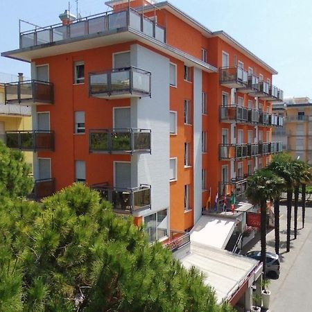 Hotel Torino Лидо ди Йезоло Екстериор снимка