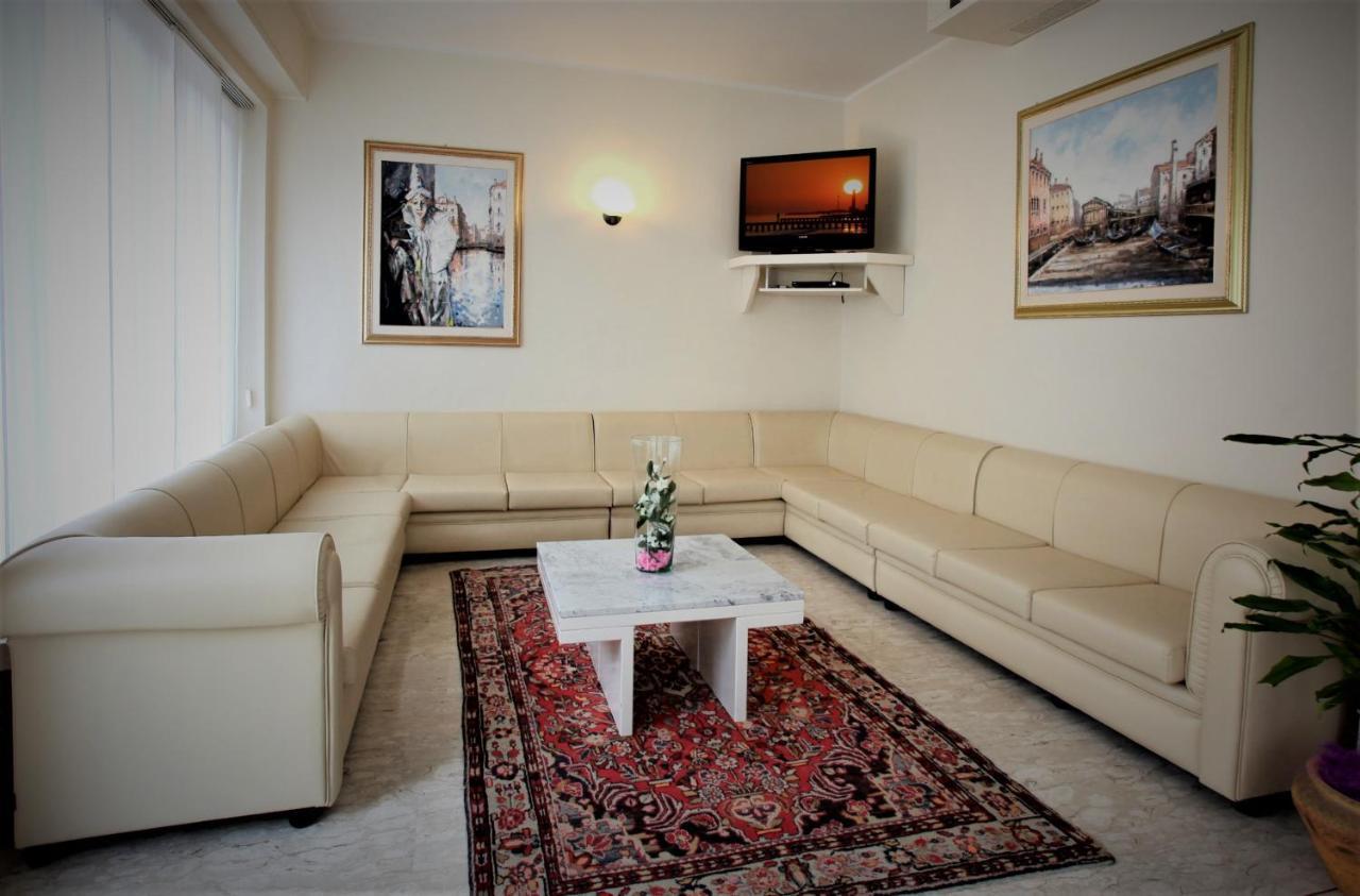 Hotel Torino Лидо ди Йезоло Екстериор снимка