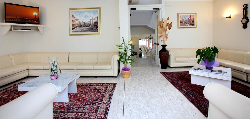 Hotel Torino Лидо ди Йезоло Екстериор снимка