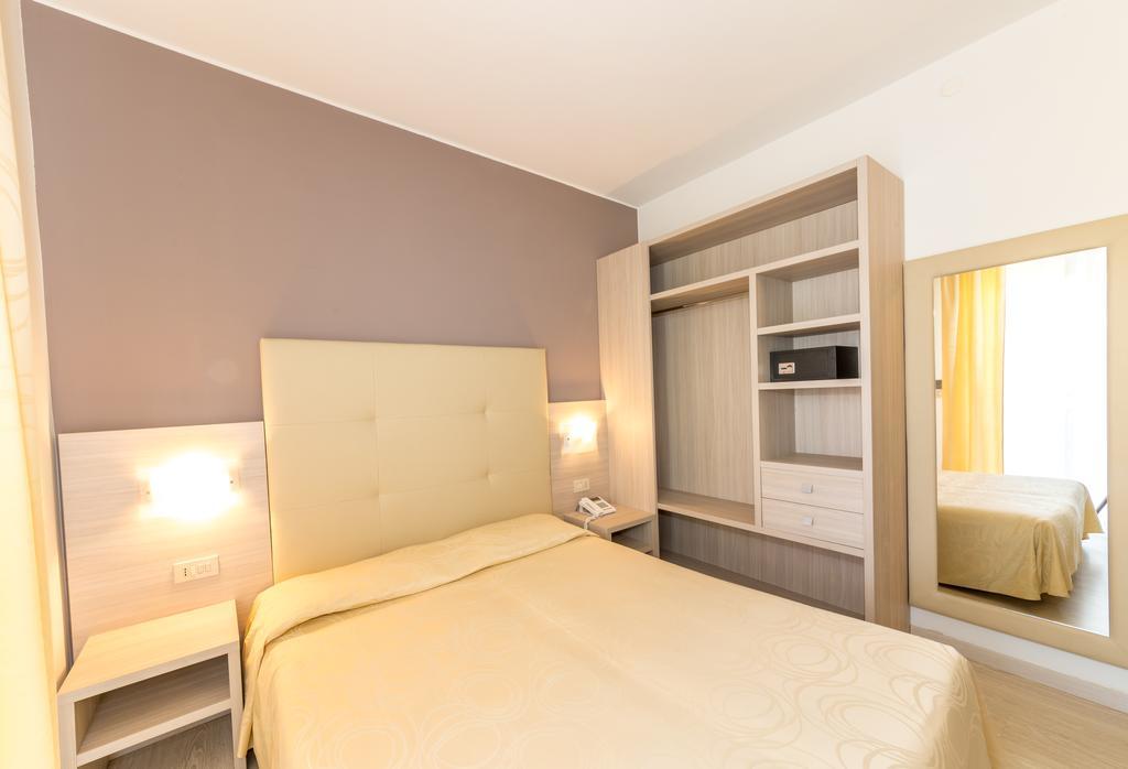 Hotel Torino Лидо ди Йезоло Екстериор снимка