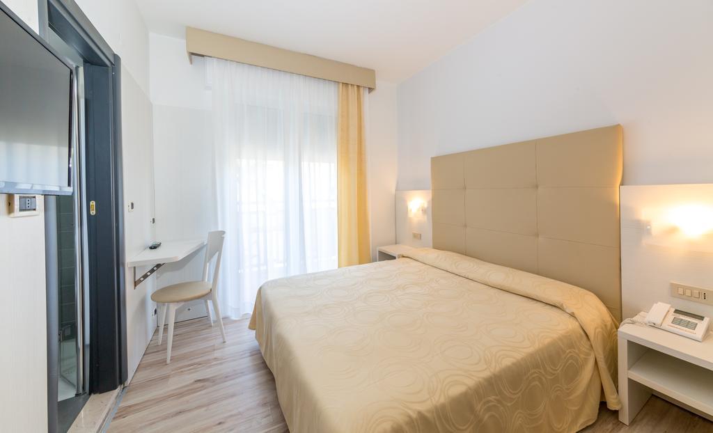 Hotel Torino Лидо ди Йезоло Екстериор снимка