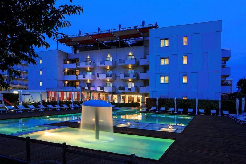 Hotel Torino Лидо ди Йезоло Екстериор снимка