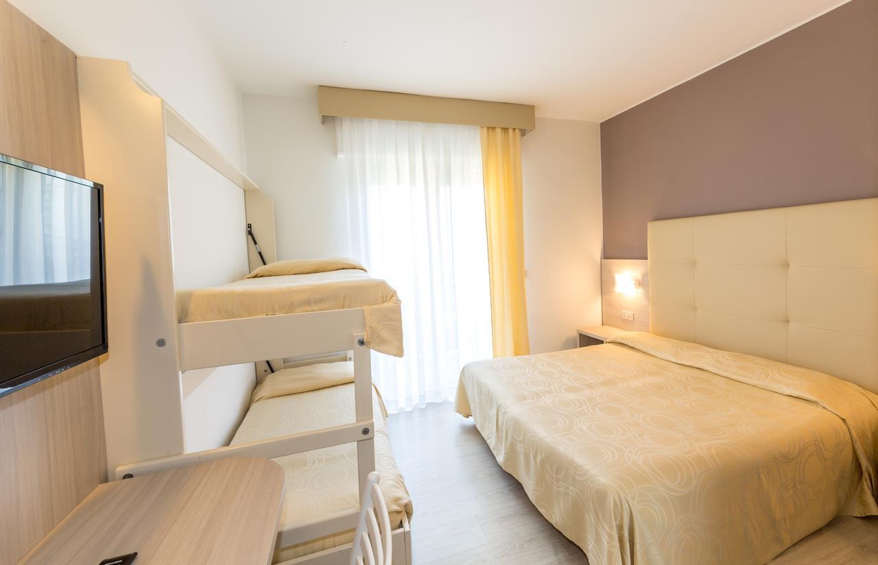 Hotel Torino Лидо ди Йезоло Екстериор снимка