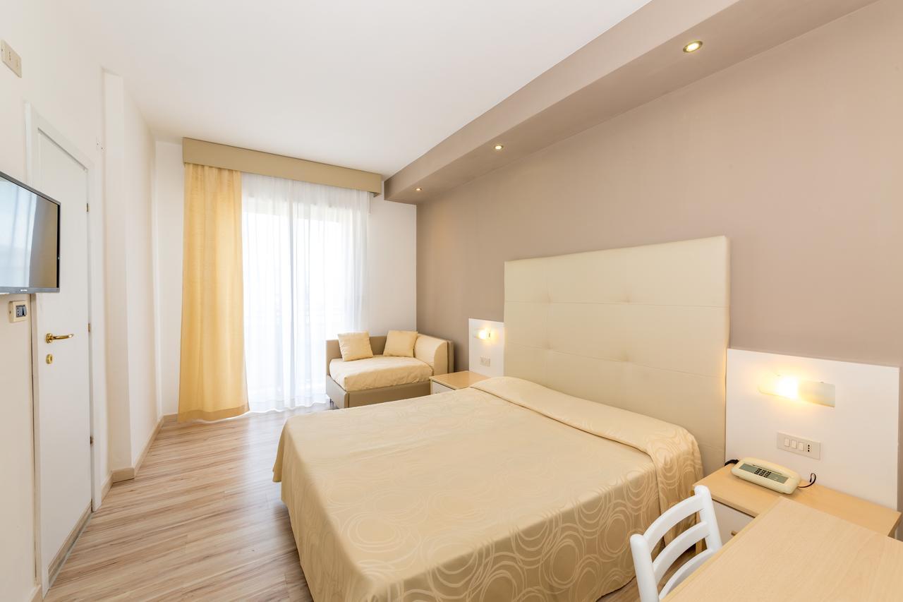 Hotel Torino Лидо ди Йезоло Екстериор снимка