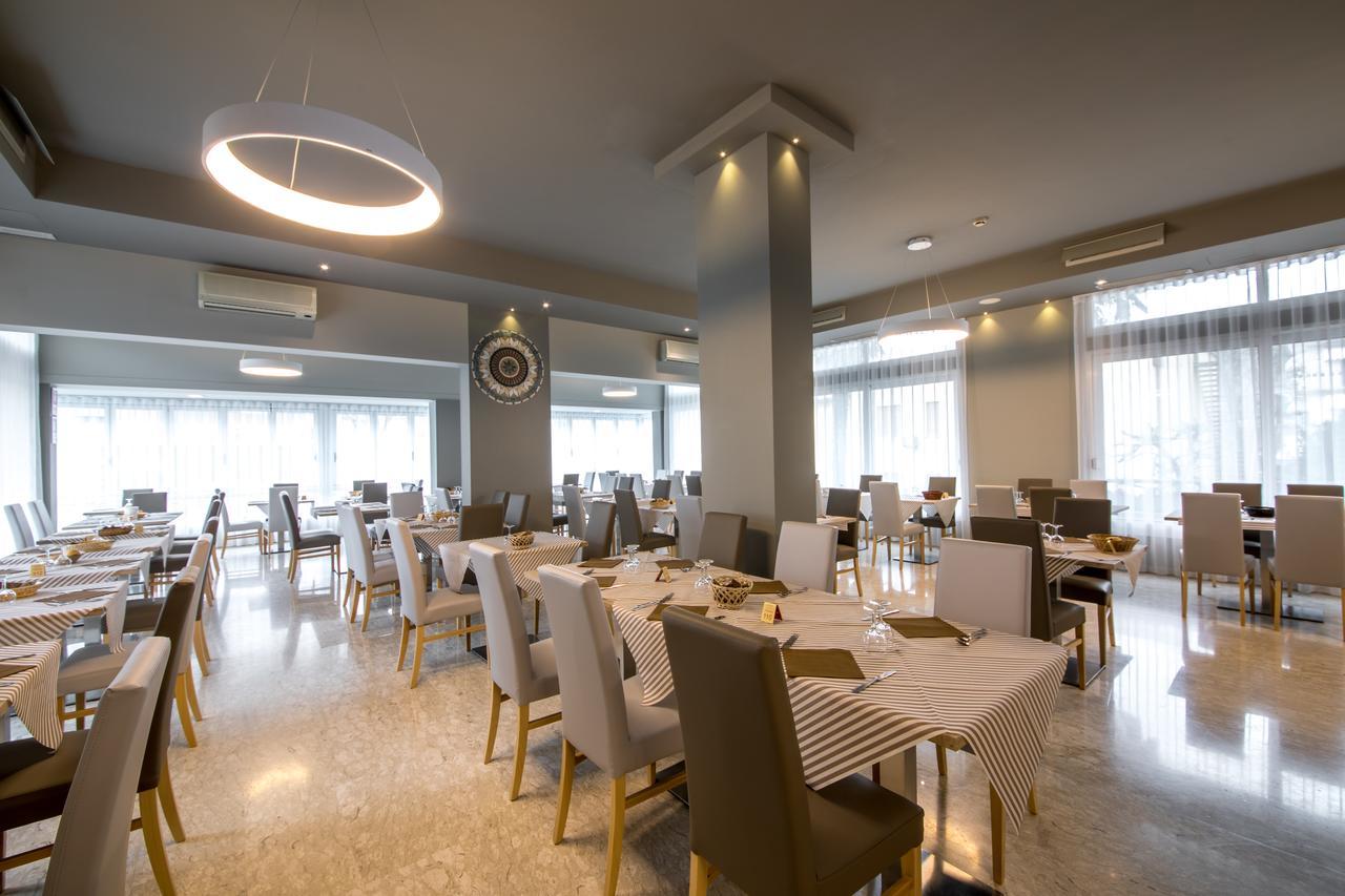Hotel Torino Лидо ди Йезоло Екстериор снимка