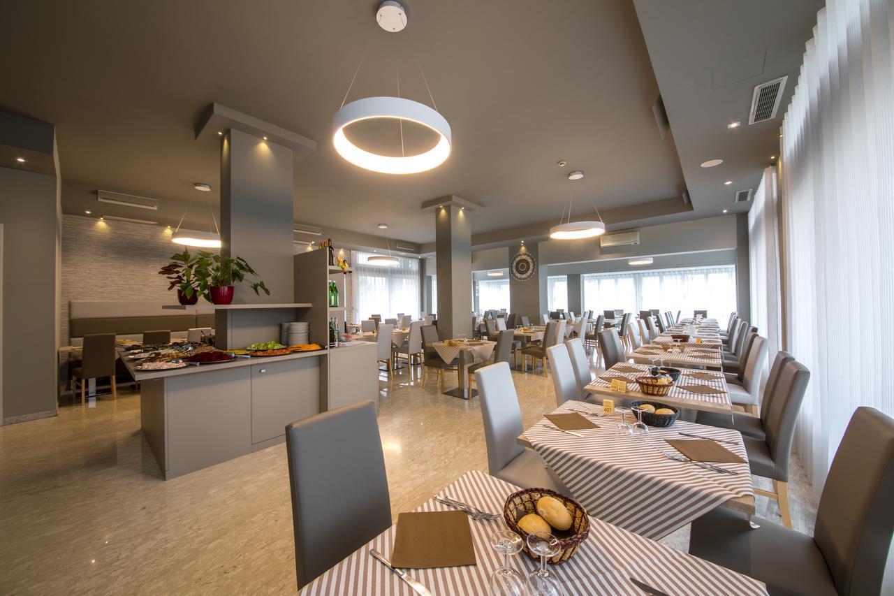 Hotel Torino Лидо ди Йезоло Екстериор снимка